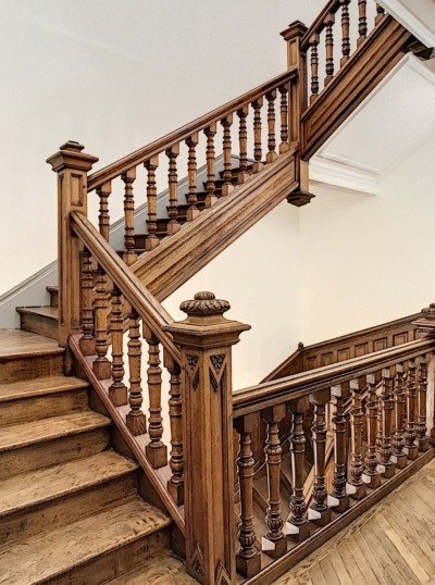 parquet et escalier rénovés par Deco Peint
