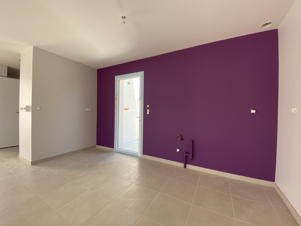 Murs d'une cuisine couleur personnalisée aux meubles par Deco Peint