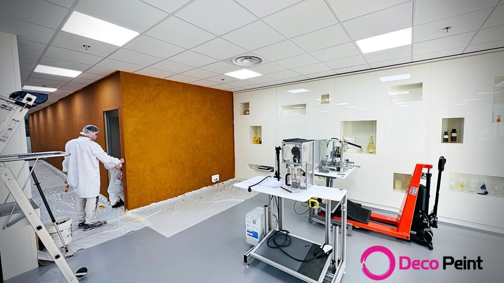 Décapage et rénovation d’un escalier bois en bi-tons by DECOPEINT