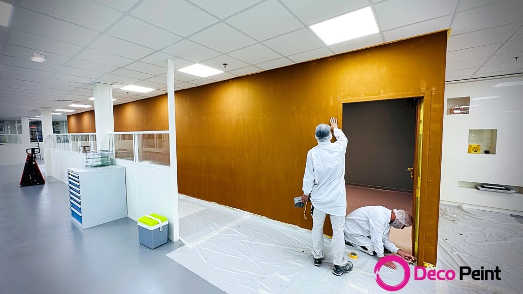 Décapage et rénovation d’un escalier bois en bi-tons sur Orléans by DECOPEINT